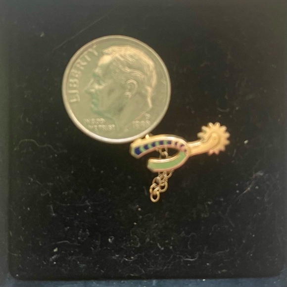 14K Gold Spur Pin - Picture 4 of 4